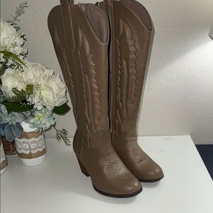 Lane Bryant 8W wide calf Women's Boots worn once 2areas scuffed pictured